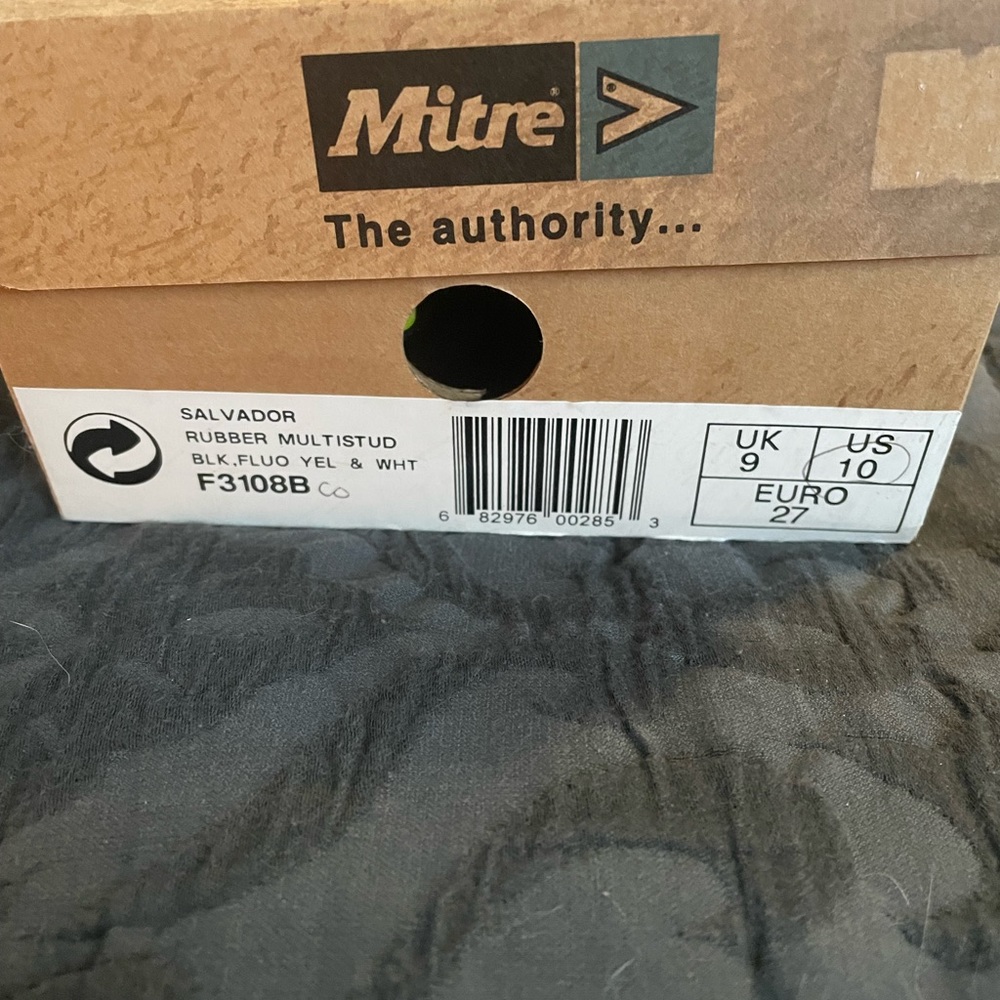 Brand New Boys Soccer Cleats - Picture 2 of 6